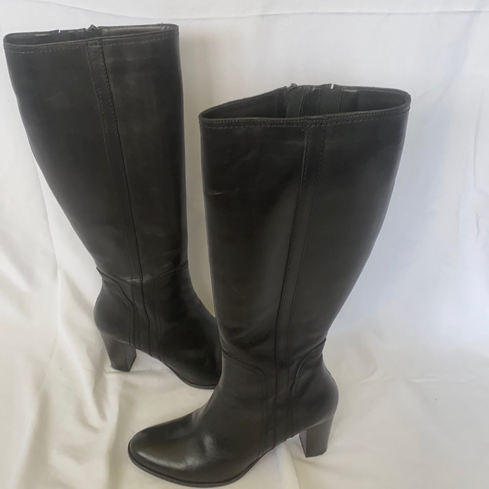 Made in Italy. Genuine Leather.